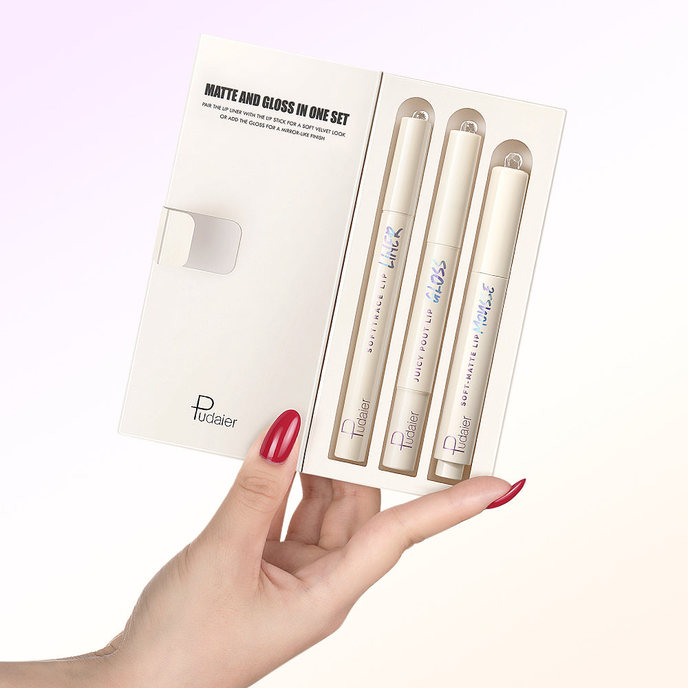 Hand holding opened Pudaier lip makeup set gift box